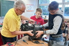 Besuch vom Reparaturtreff in der Schule